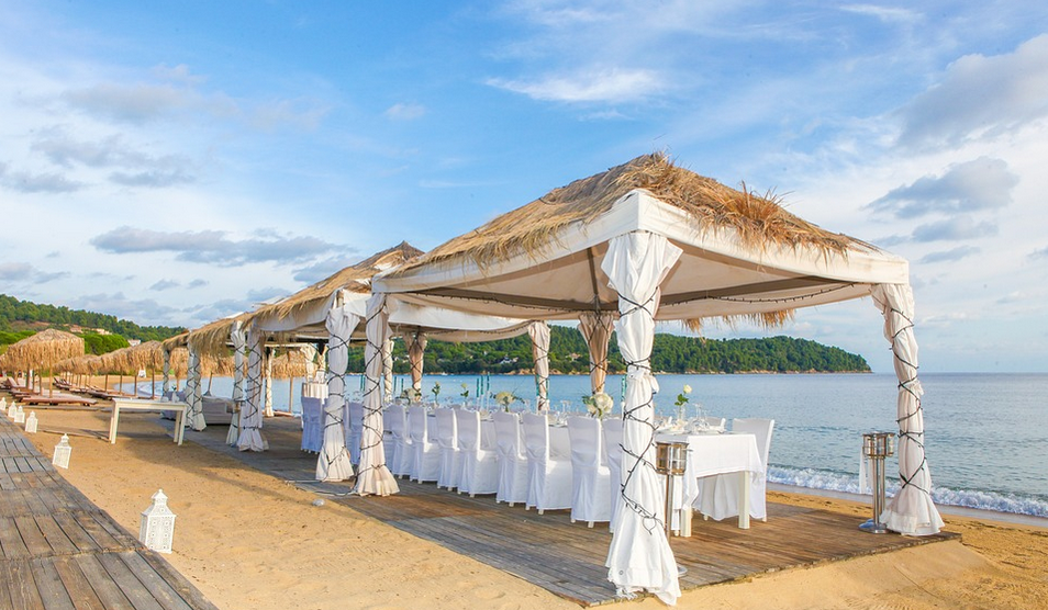 pop gazebo at the beach