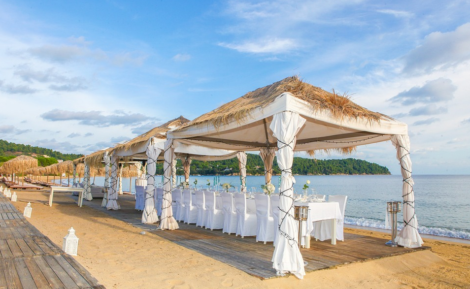 pop gazebo at the beach
